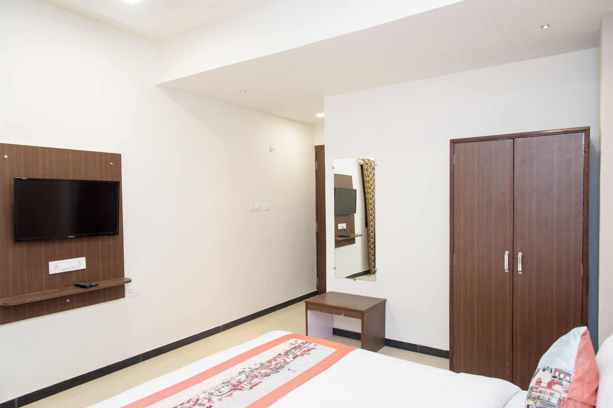 Hotel Oyo 11523 Crown Club 2*