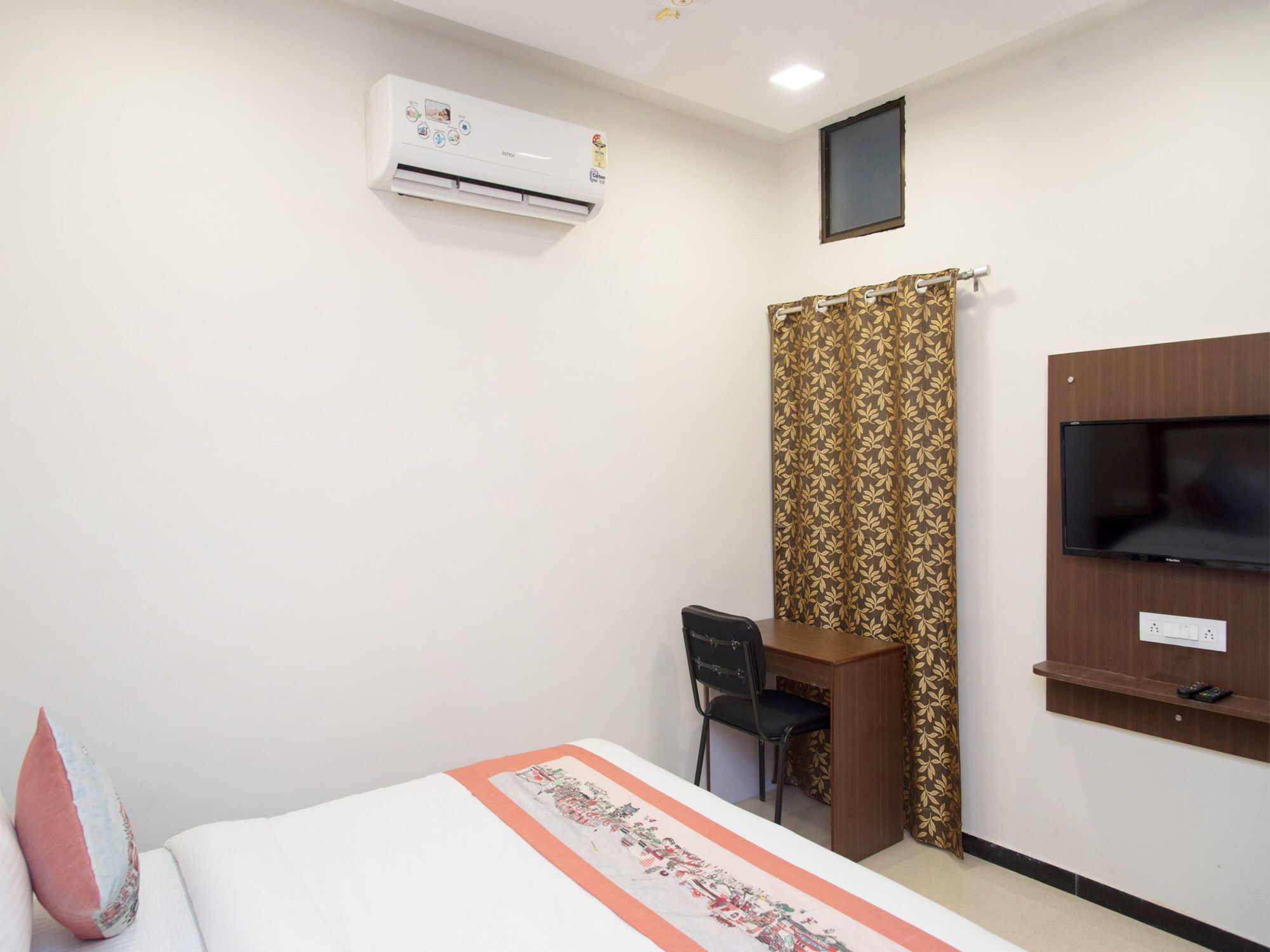 Oyo 11523 Crown Club Hotel Udaipur