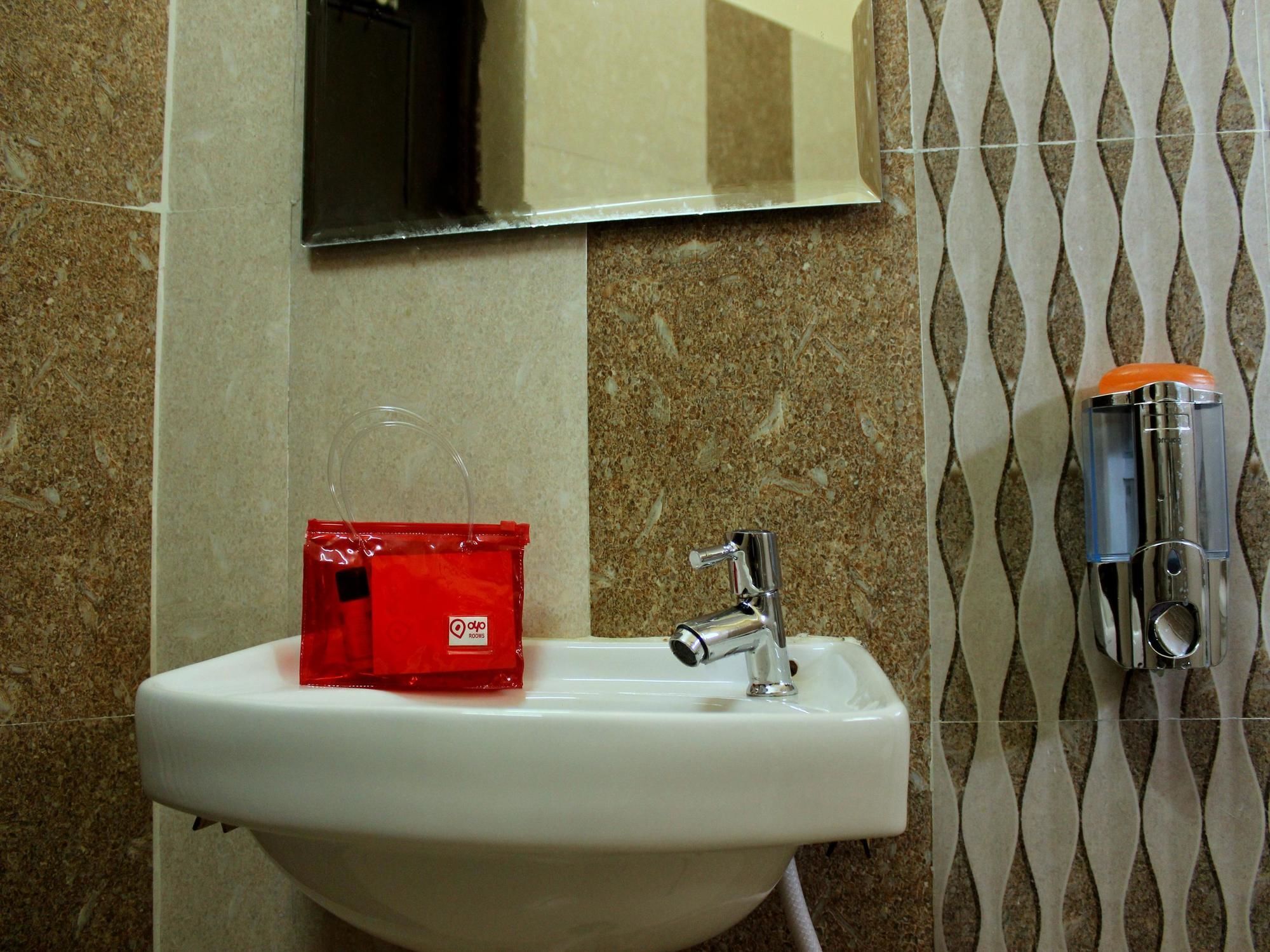 Hotel Oyo Hiran Magri Sector 13 3*