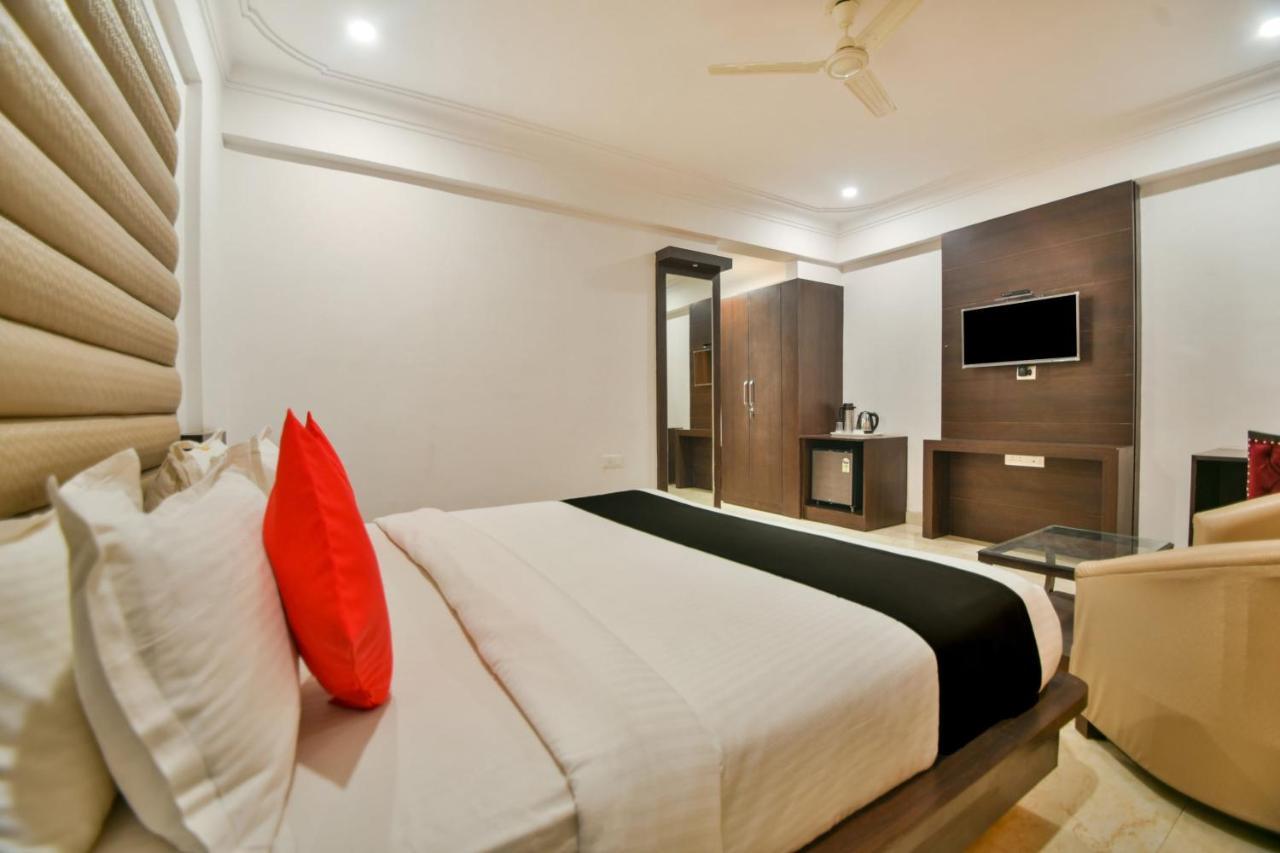 Capital O 12694 Bauji Palace Hotel 3*