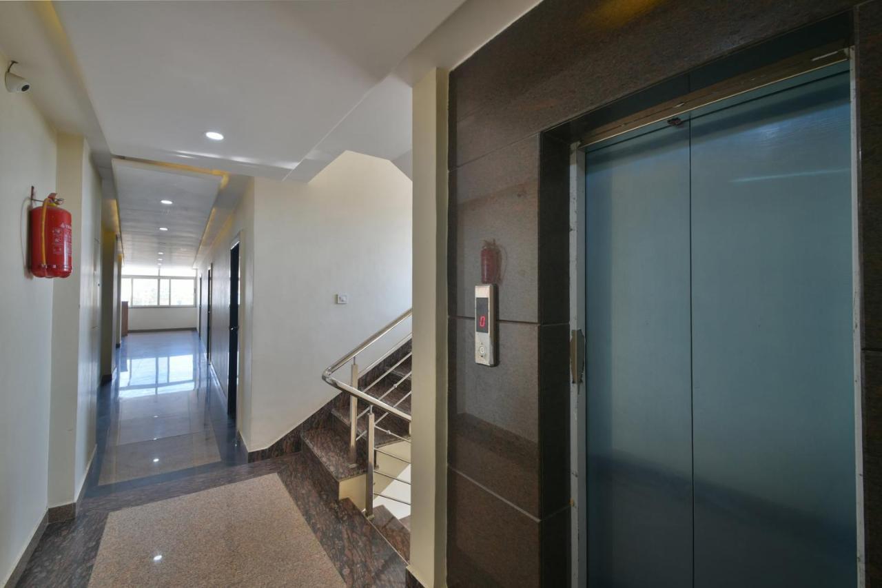 Oyo 70502 Mithila Palace &restaurant 3*