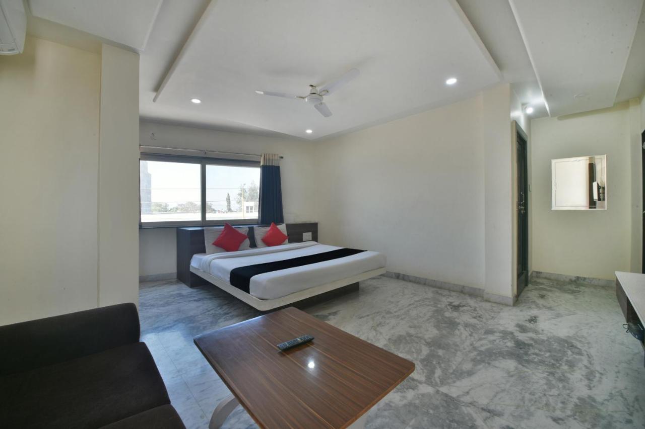 Oyo 70502 Mithila Palace &restaurant Hotel 3*