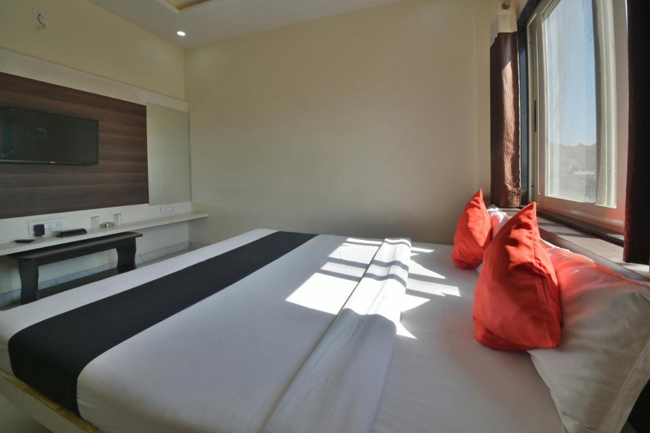 Oyo 70502 Mithila Palace &restaurant Hotel 3*