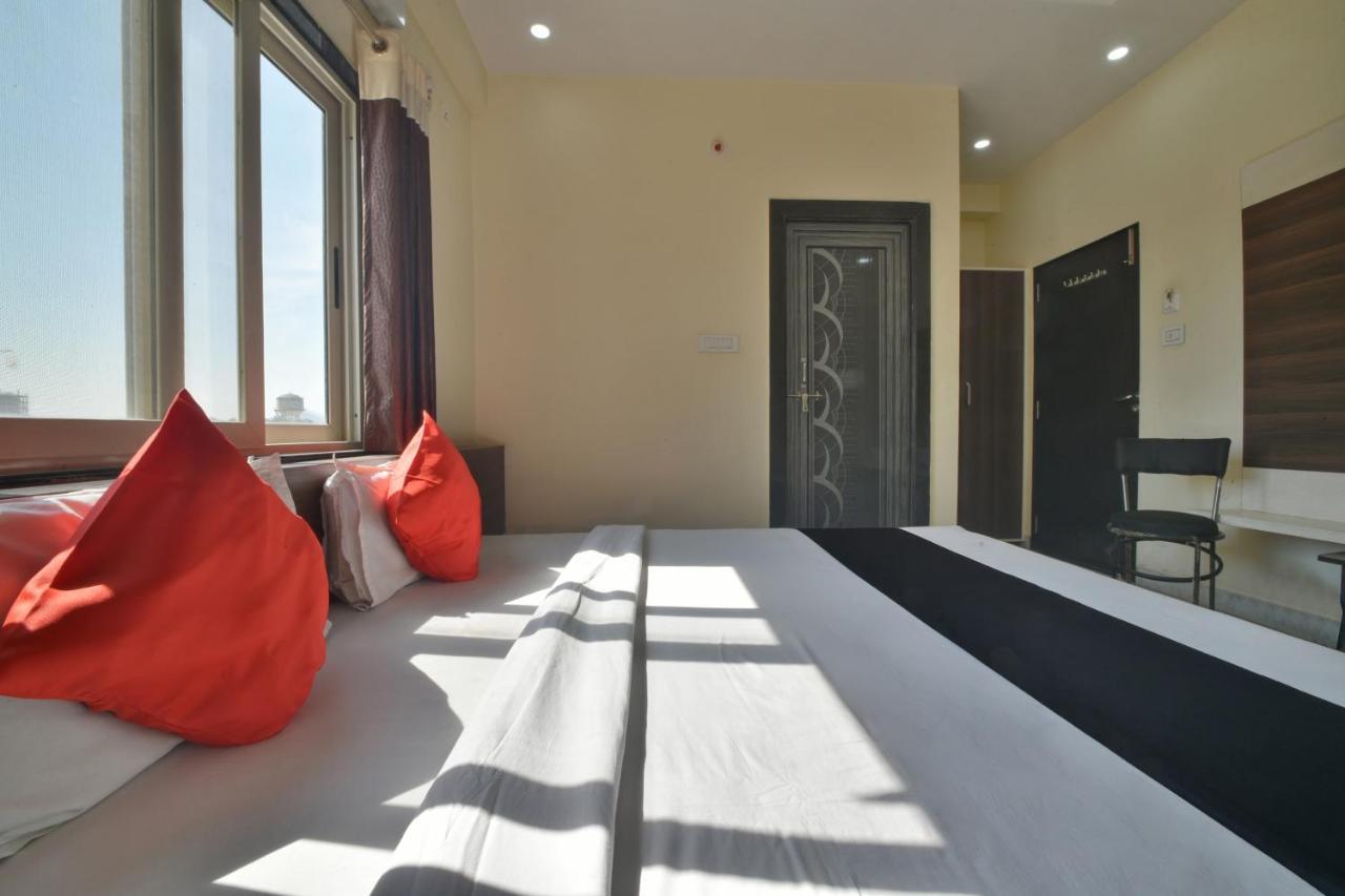 Hotel Oyo 70502 Mithila Palace &restaurant