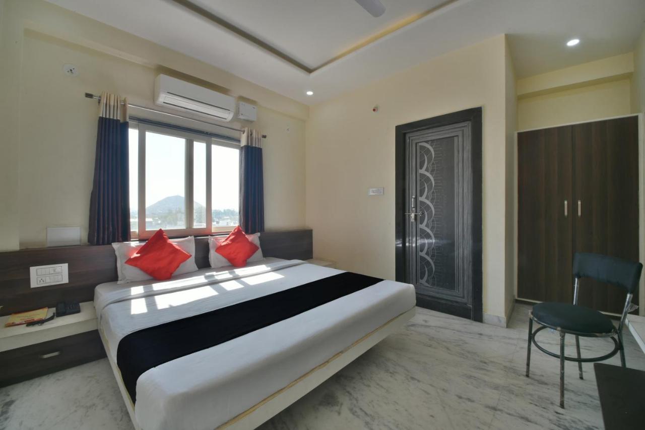 Hotel Oyo 70502 Mithila Palace &restaurant