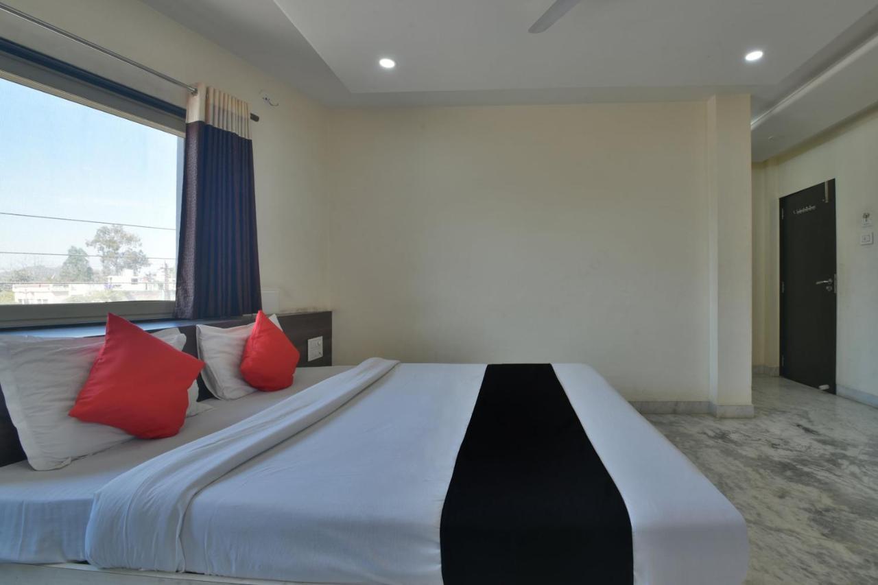 Oyo 70502 Mithila Palace &restaurant 3*