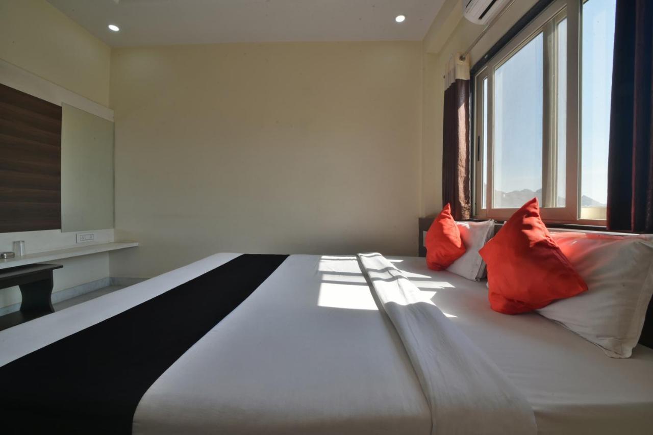 Hotel Oyo 70502 Mithila Palace &restaurant