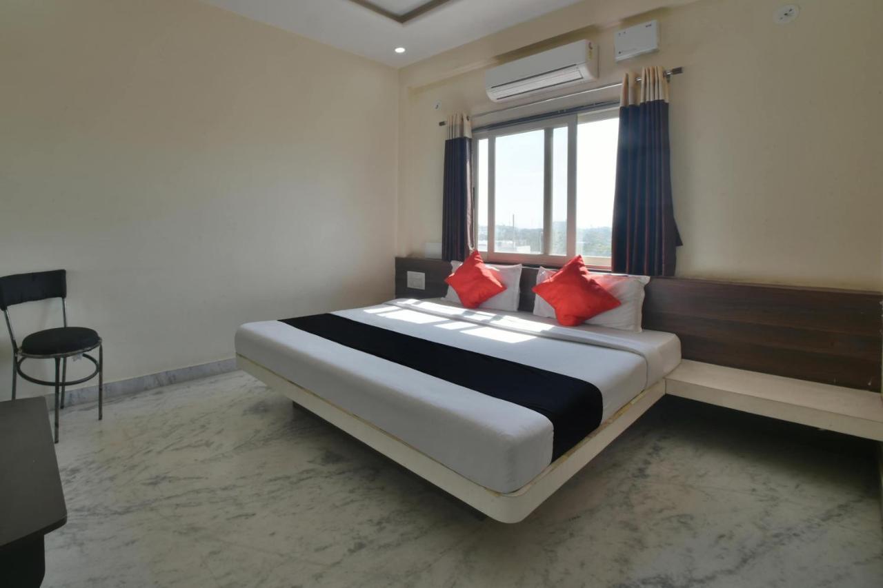 Hotel Oyo 70502 Mithila Palace &restaurant 3*