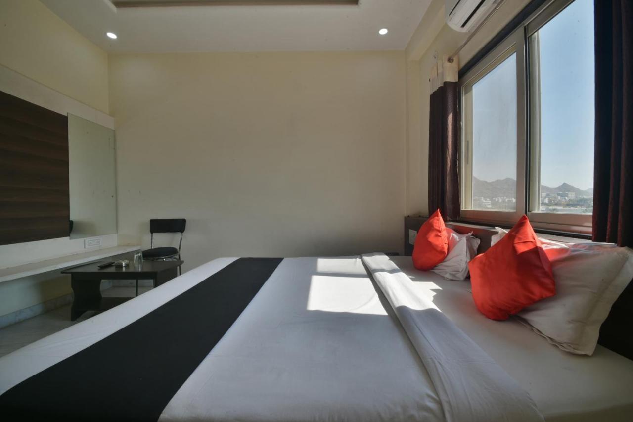Hotel Oyo 70502 Mithila Palace &restaurant