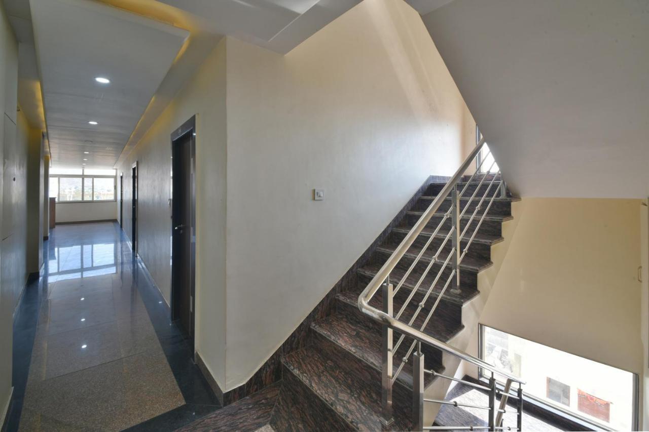 Oyo 70502 Mithila Palace &restaurant Hotel Udaipur