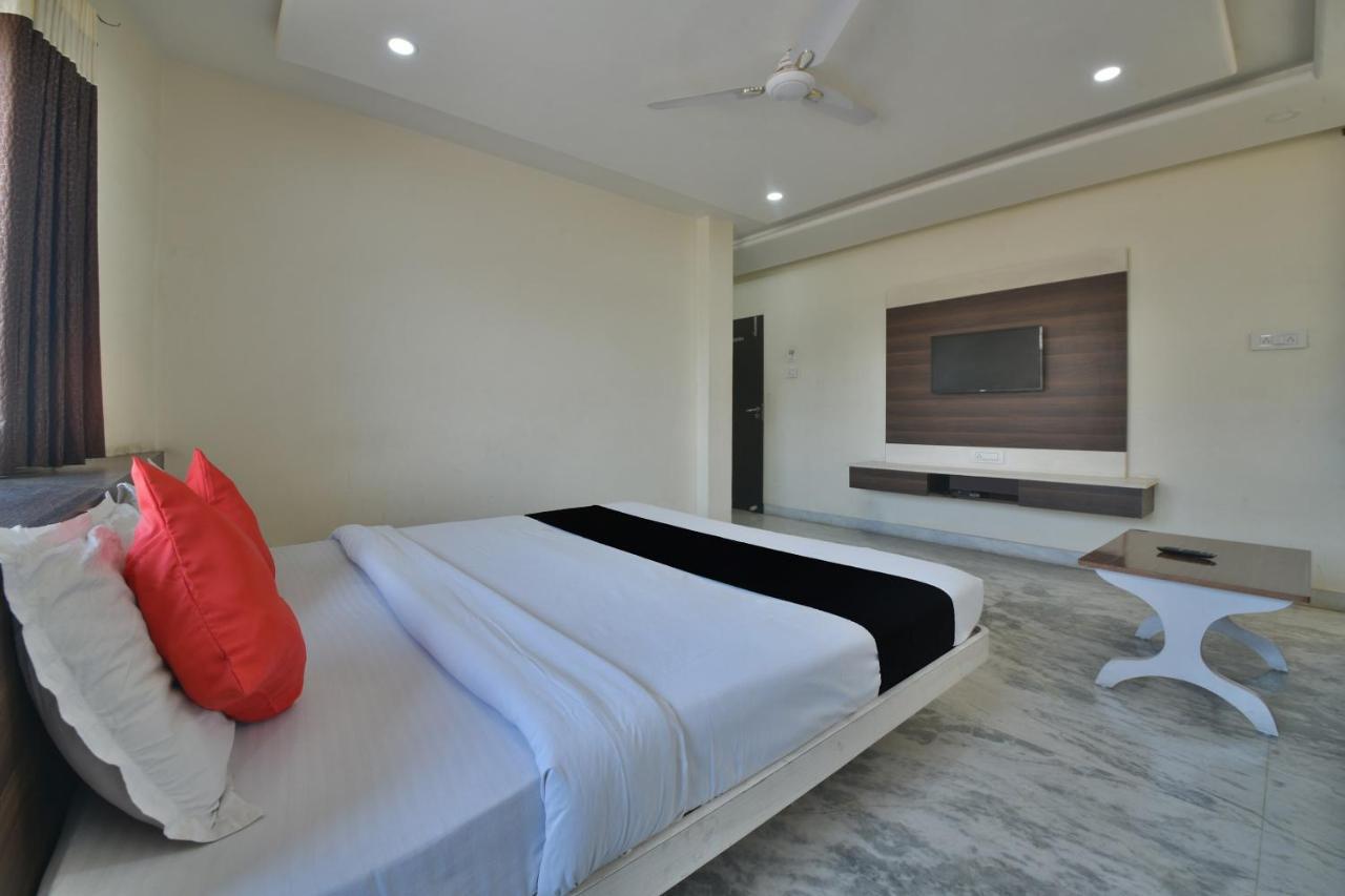 Oyo 70502 Mithila Palace &restaurant Hotel