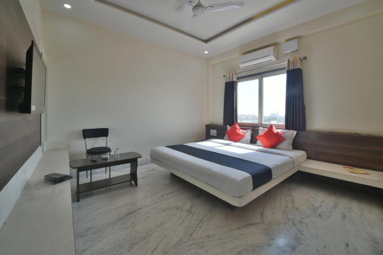 Oyo 70502 Mithila Palace &restaurant Hotel