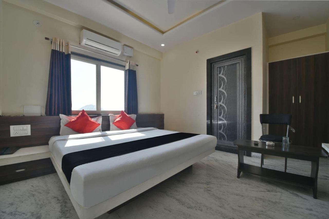 Oyo 70502 Mithila Palace &restaurant 3*