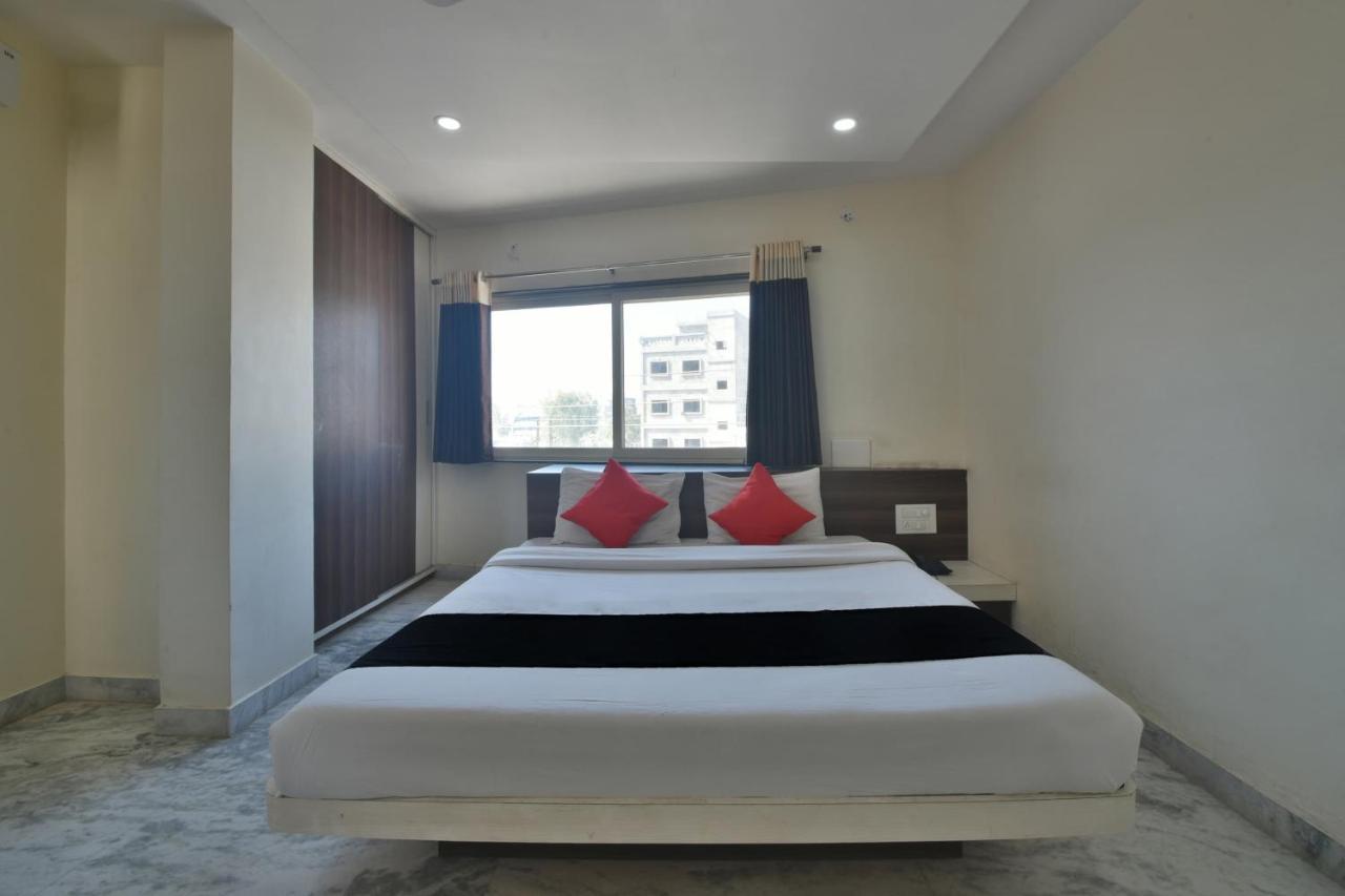 Oyo 70502 Mithila Palace &restaurant Hotel 3*