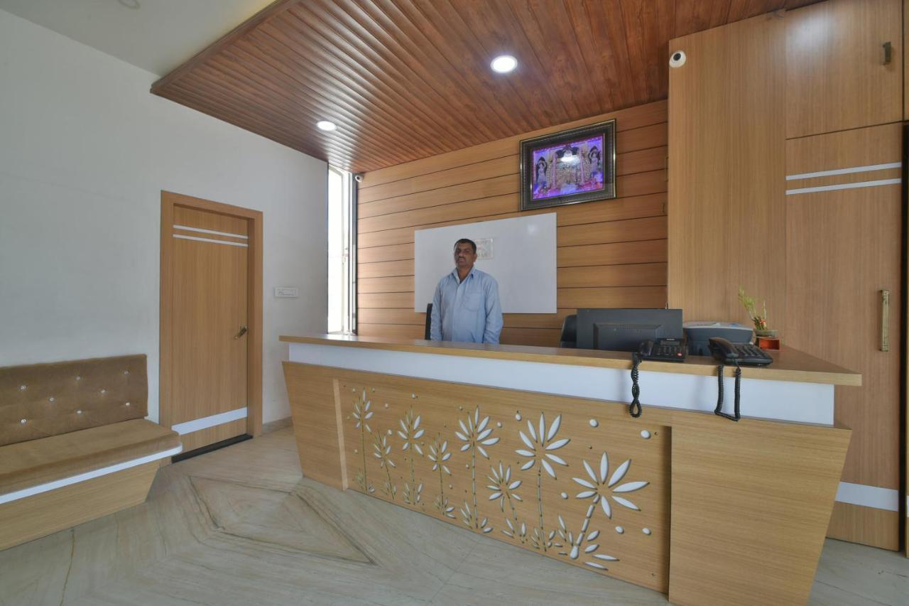 Hotel Oyo 70502 Mithila Palace &restaurant