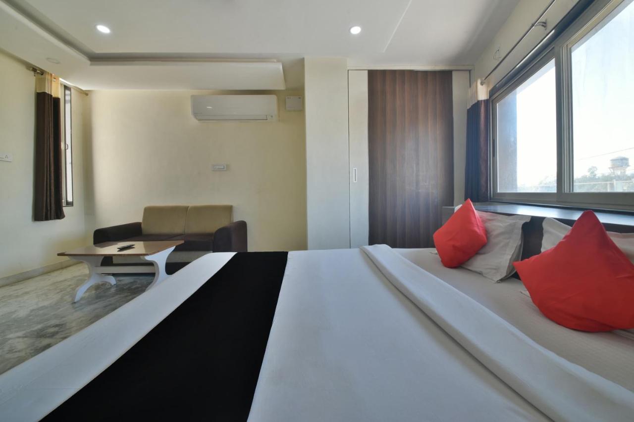 Oyo 70502 Mithila Palace &restaurant 3*