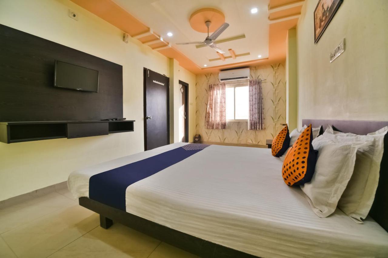 Hotel Spot On 49271 Amrit 3*