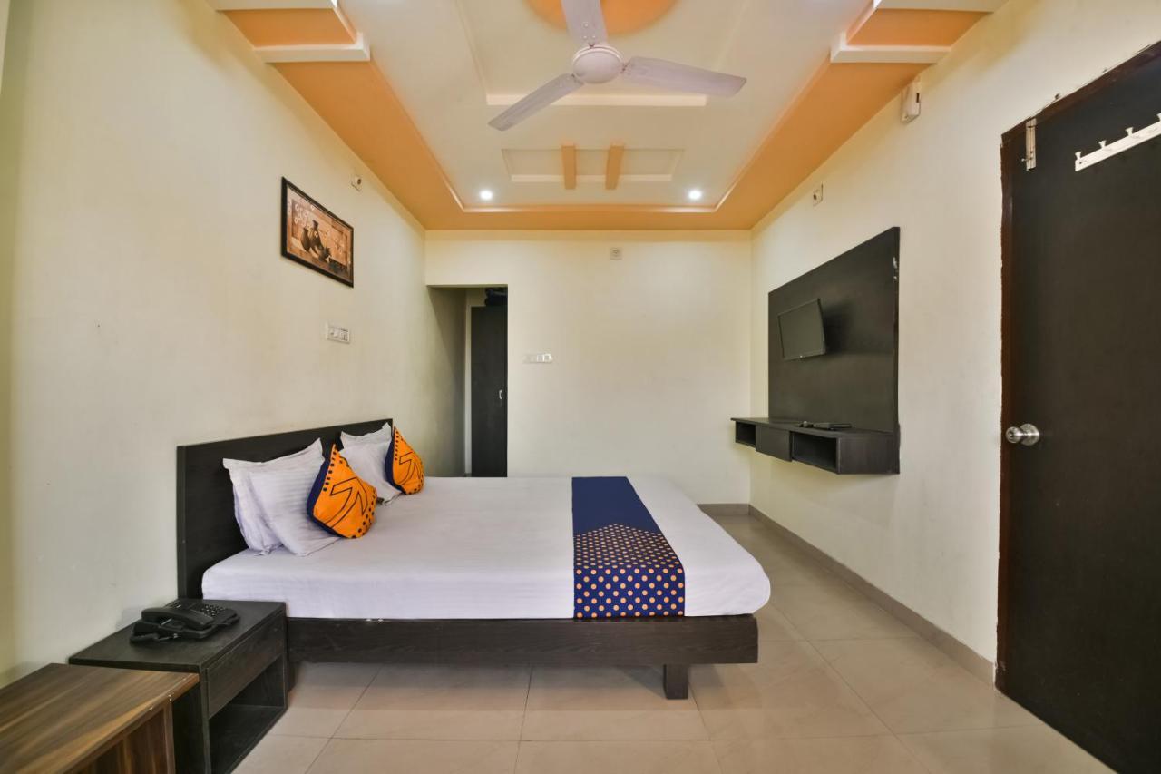 Hotel Spot On 49271 Amrit 3*