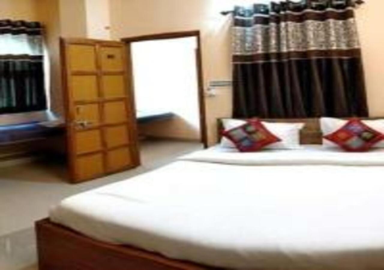 Hotel Surya Vilas 2*