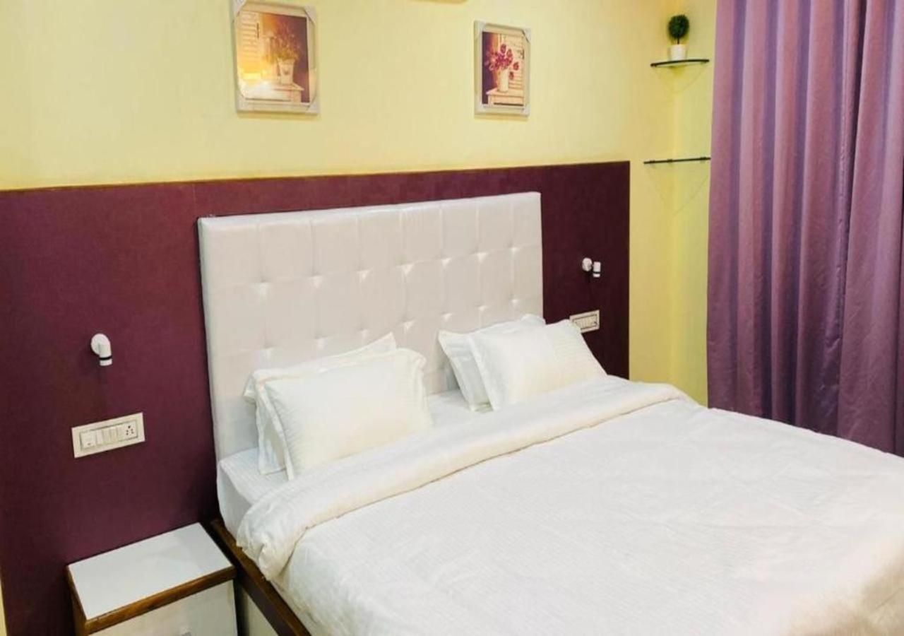 Hotel Collection O Sandal 3*