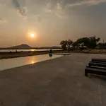 1Br Cottage With Pool - Lake Escape By Roamhome