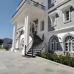 Boheda Manor - Luxury Retreat
