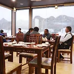 Pine Regency - Aravali\'S Peak View