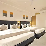 Hotel Sparkle Inn Just 400 Meters From Udaipur Railway Station