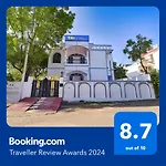 Fabhotel The Castle Homestay I