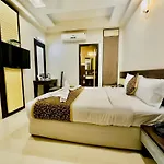 Shree Narayana Hotel-Bar-Rooftop Terrace-Disc!! 50 Mtr From Bus Stand Udaipur