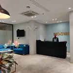 OYO Townhouse 172 Hotel Broadway UIT Circle