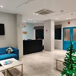 OYO Townhouse 172 Hotel Broadway UIT Circle