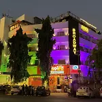 OYO Townhouse 172 Hotel Broadway UIT Circle