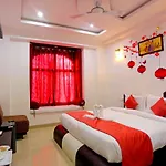Hotel White Tulip-5 Mins From Airport With Swimming Pool