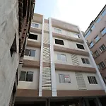 Oyo Home 10059 Modern 2Bhk Gulabh Bagh