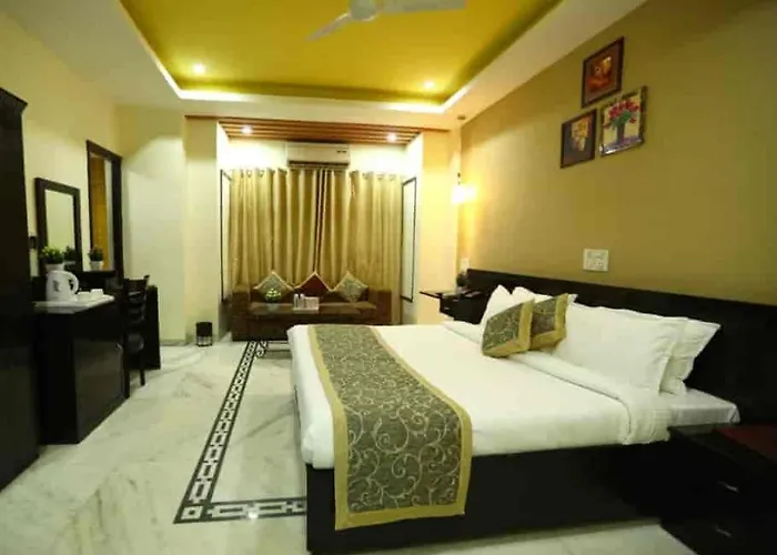 Hotel Rajwada Inn & Club