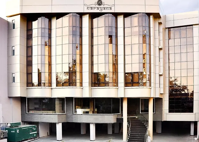 Shree Narayana Hotel-Bar-Rooftop Terrace-Disc!! 50 Mtr From Bus Stand Udaipur