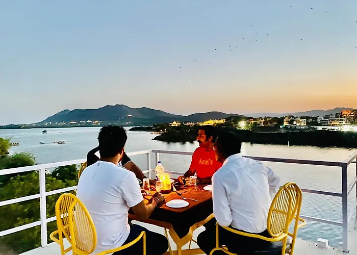 Hotel Jaydurg A Lake Retreat - A Lakeside Hotel - Lakeview Rooftop Cafe - Swimming Pool