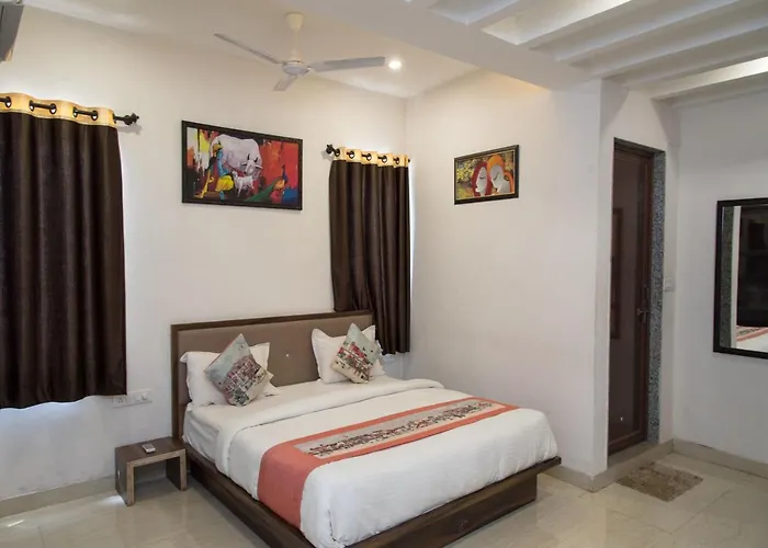 Oyo Hotel Paheli Palace