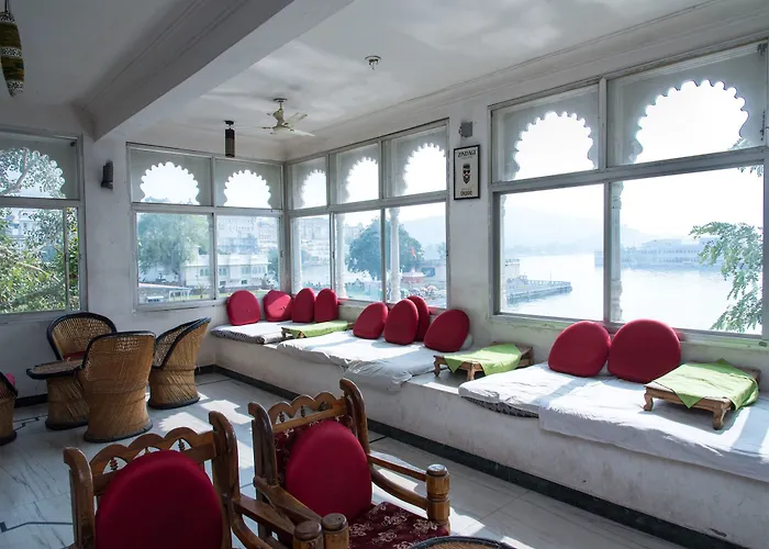 Oyo 156 Hotel Lake Haveli
