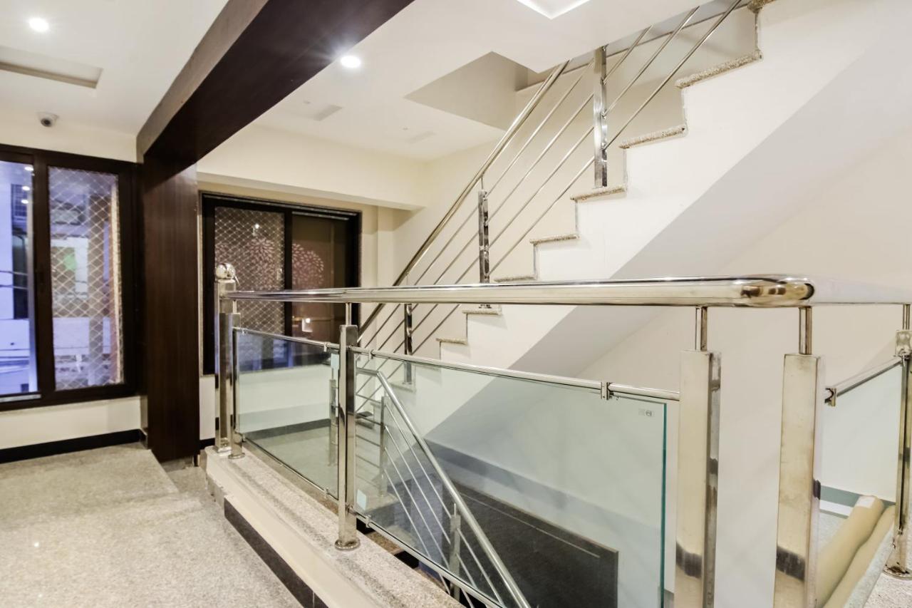 Oyo 60873 Krishna Royal Residency 3*