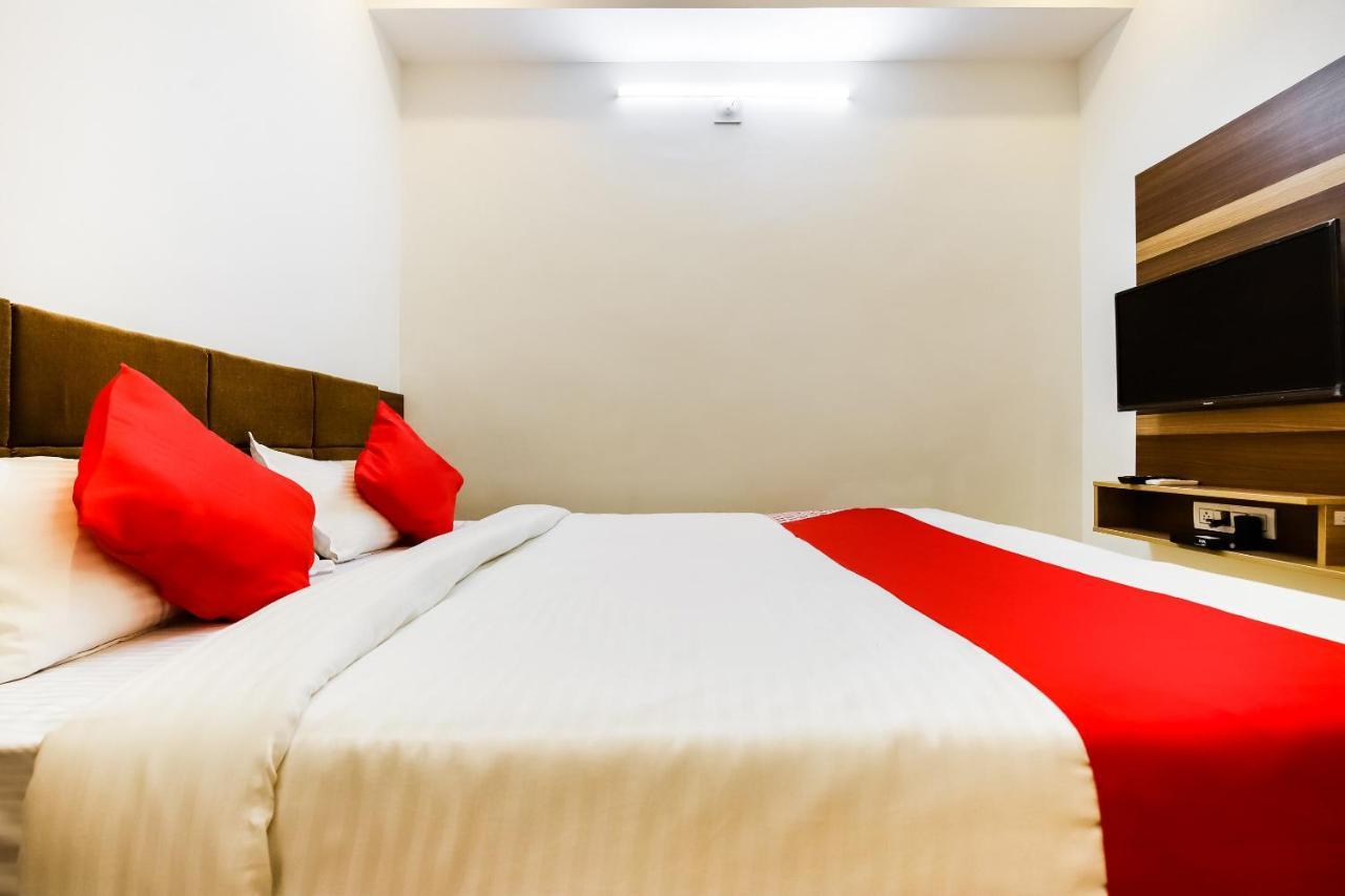 Oyo 60873 Krishna Royal Residency 3*