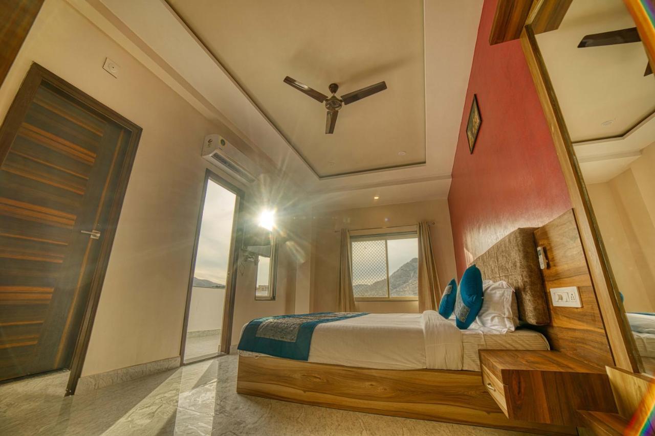 Paramount Hotel