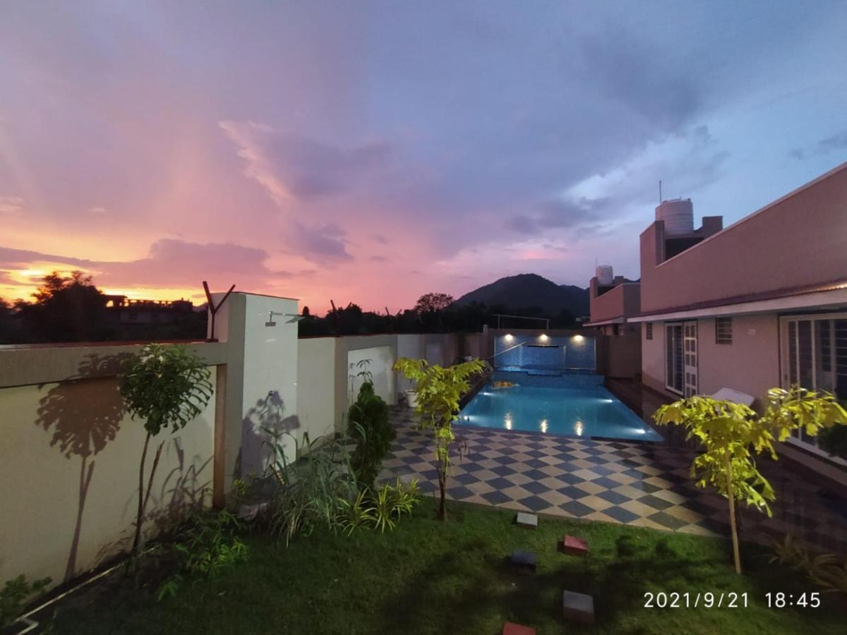 Nine Hill - 2bhk Private With Pool