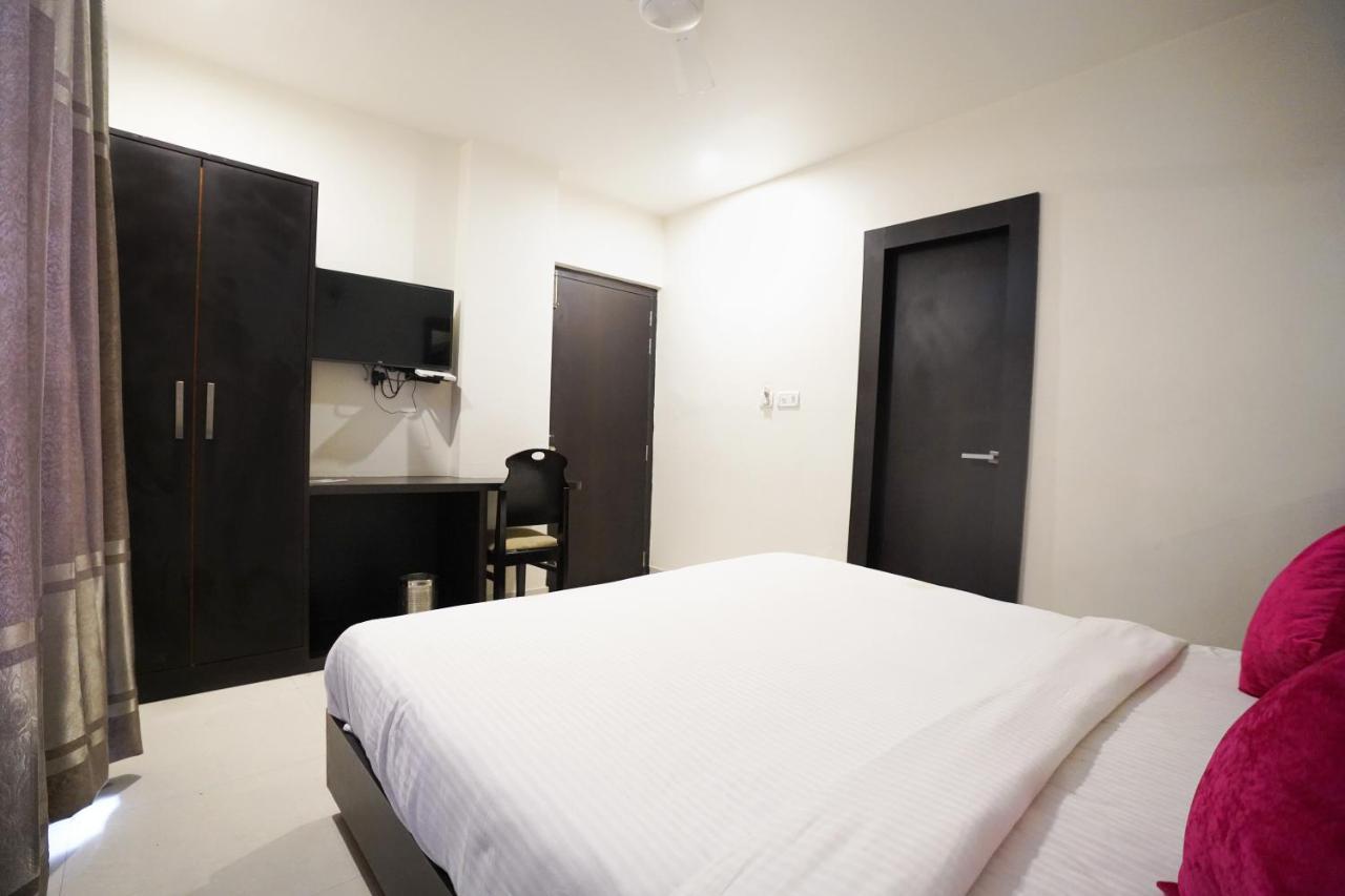 Suryansh Hotel 2*
