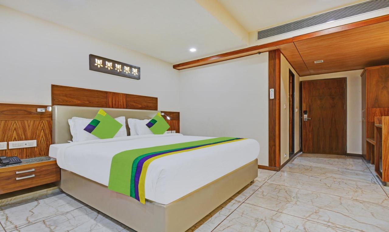Mandovin, Hotel