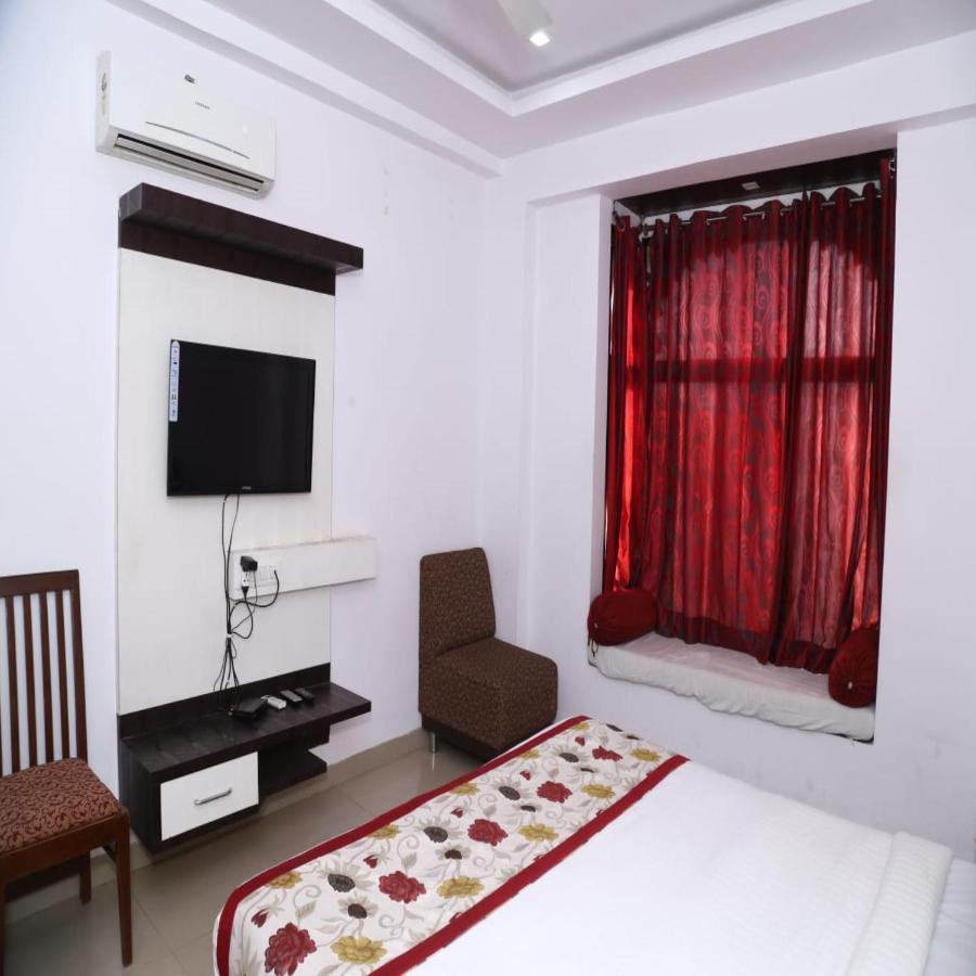 White Tulip-5 Mins From Airport With Swimming Pool Hotel Udaipur