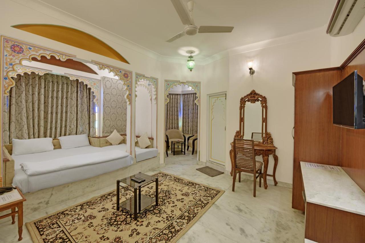 Raj Palace Hotel 3*