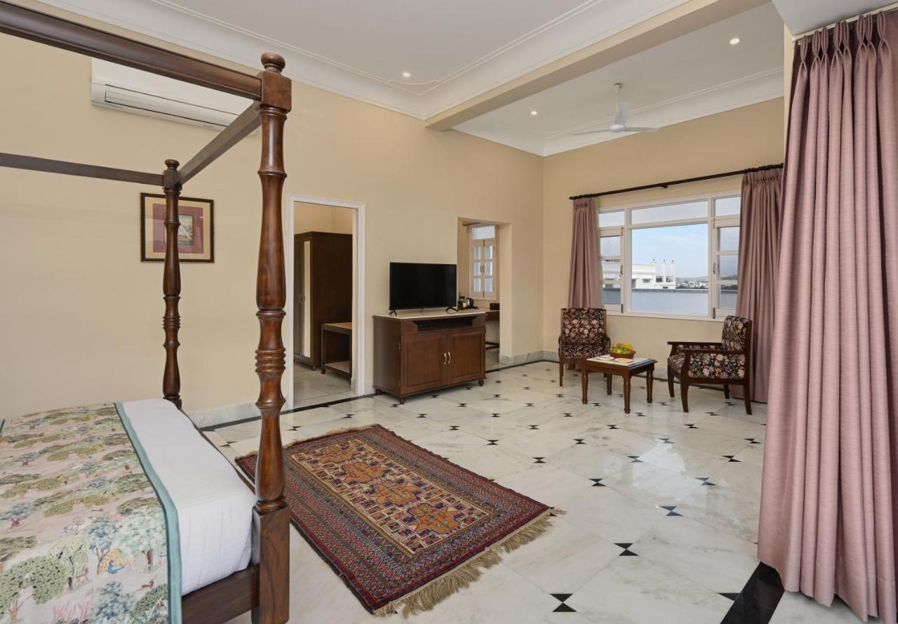 Hotel Boheda Manor - Luxury Retreat