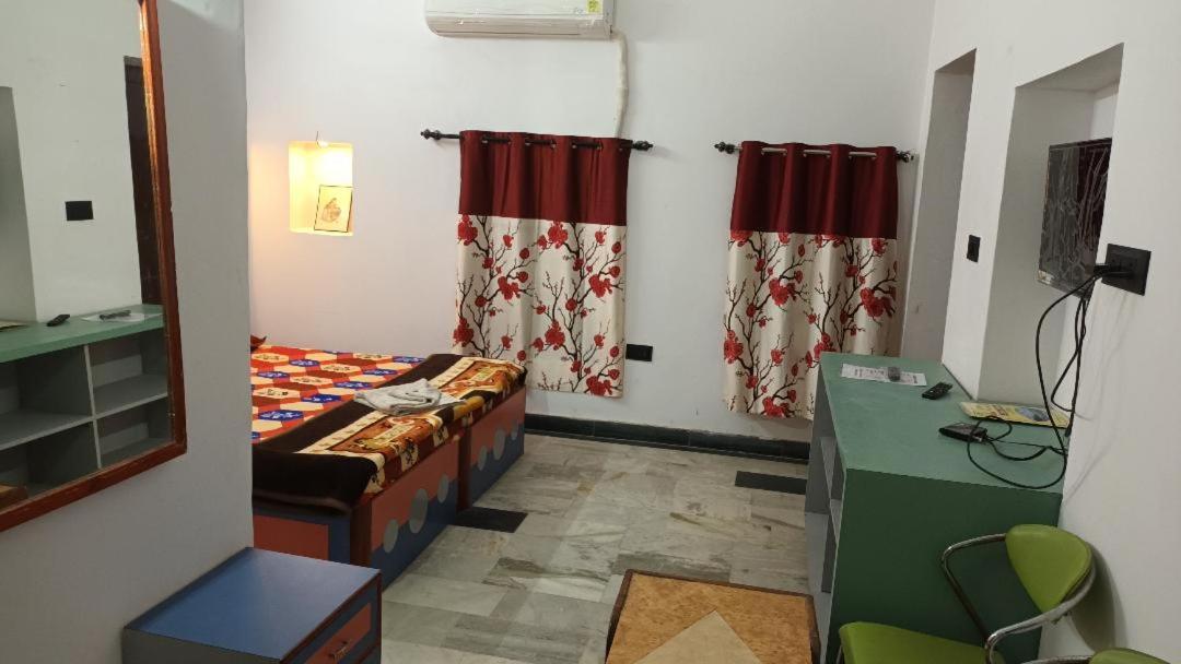 Jag Niwas & Pure Veg Restaurant